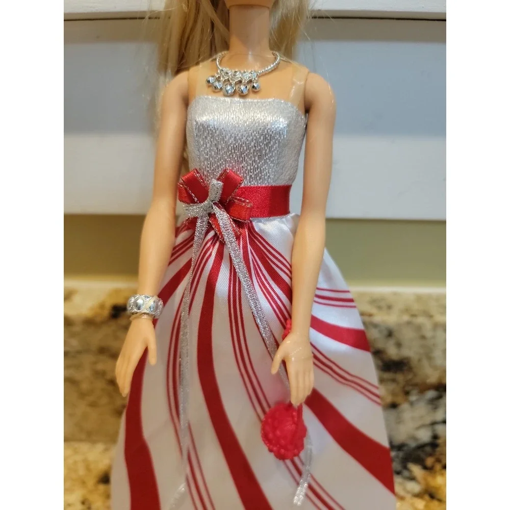 Mattel 2015 Barbie Holiday Wishes Doll DNJ47 NEW
